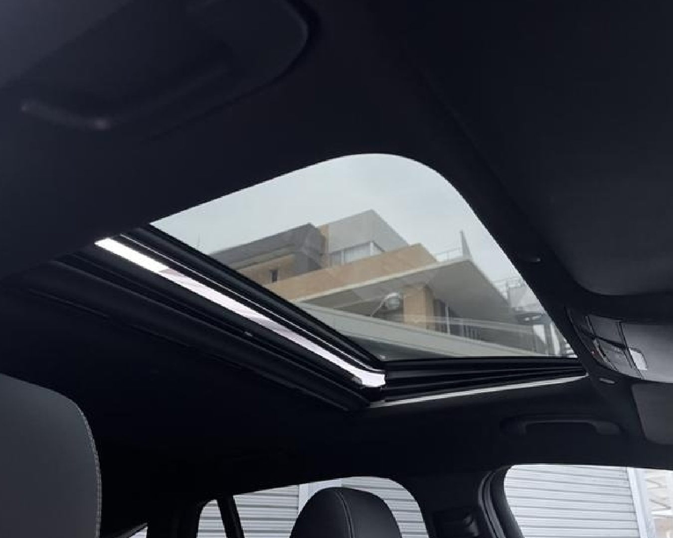 EQC400  AMG Line Premium Plus Exclusive 4Matic